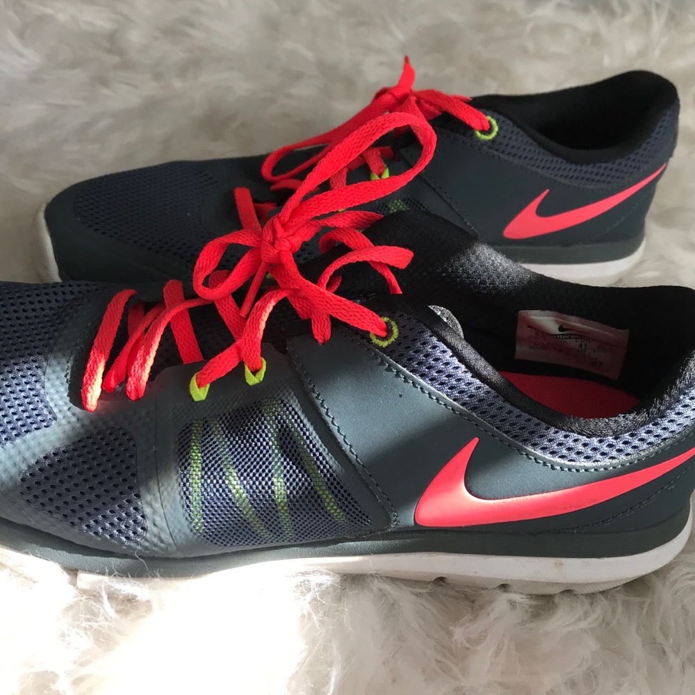 NIKE tennis shoes 🔥